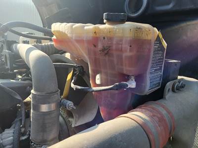 Peterbilt 579 Radiator Overflow Bottle / Surge Tank