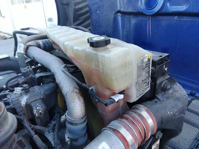 Peterbilt 579 Radiator Overflow Bottle / Surge Tank