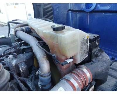 Peterbilt 579 Radiator Overflow Bottle / Surge Tank