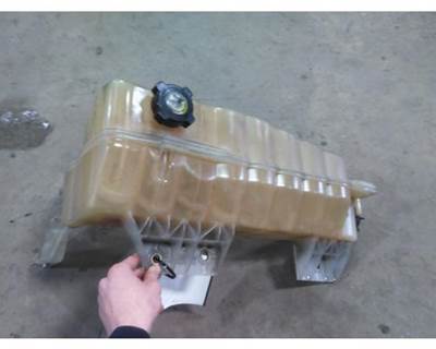 Peterbilt 579 Radiator Overflow Bottle / Surge Tank