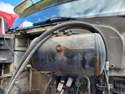 Peterbilt 587 Radiator Overflow Bottle / Surge Tank