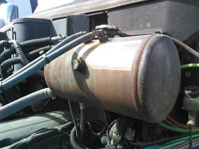 Peterbilt 587 Radiator Overflow Bottle / Surge Tank