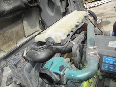 Volvo VNL Radiator Overflow Bottle / Surge Tank