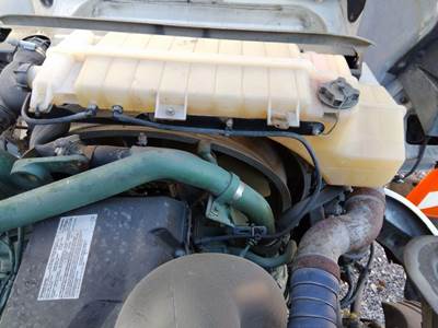 Volvo VNL Radiator Overflow Bottle / Surge Tank