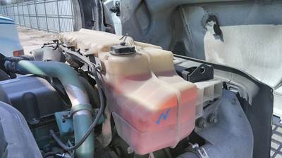 Volvo VNL Radiator Overflow Bottle / Surge Tank