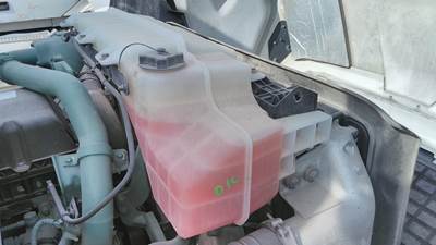 Volvo VNL Right Radiator Overflow Bottle / Surge Tank