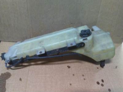 Volvo VNL Radiator Overflow Bottle / Surge Tank