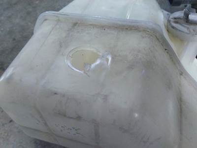 Volvo VNL Radiator Overflow Bottle / Surge Tank