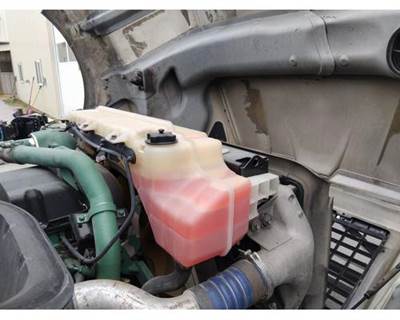 Volvo VNL Radiator Overflow Bottle / Surge Tank