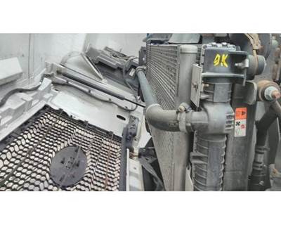 Ford F-650 Radiator for a Ford F650SD (SUPER DUTY)