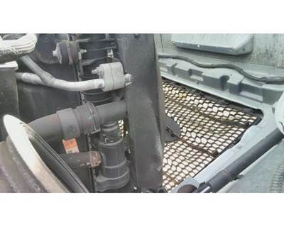 Ford F-650 Radiator for a Ford F650SD (SUPER DUTY)