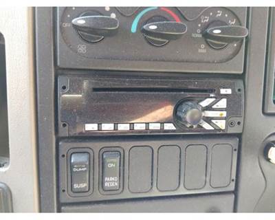 International 4300 Radio