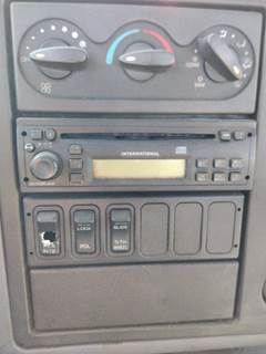 International 8600 Radio