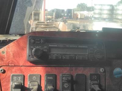 International 9400i Radio