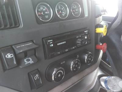 Peterbilt 579 Radio