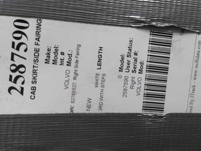 Volvo VNL Right Fairing