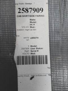 Volvo VNL Right Fairing