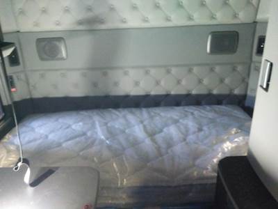 Kenworth T680 Sleeper Bunk