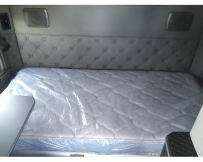 Kenworth T680 Sleeper Bunk