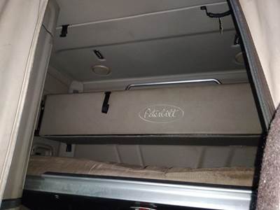 Peterbilt 579 Sleeper Bunk