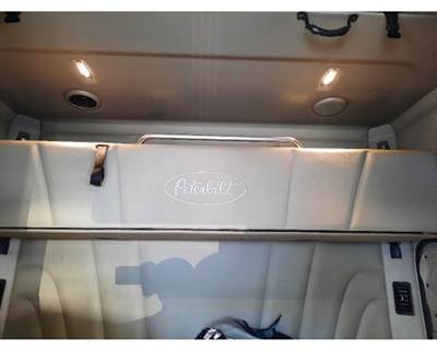 Peterbilt 579 Sleeper Bunk