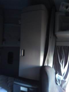 Kenworth T680 Sleeper Cabinet