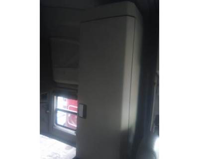 Kenworth T680 Sleeper Cabinet