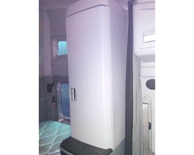 Kenworth T680 Sleeper Cabinet