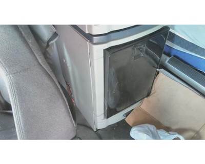 Peterbilt 579 Right Sleeper Cabinet