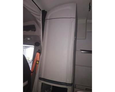 Peterbilt 579 Right Sleeper Cabinet