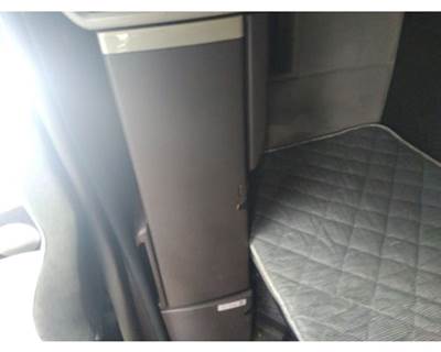 Volvo VNL Right Sleeper Cabinet
