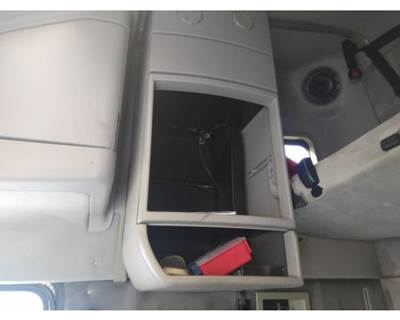 Volvo VNL Right Sleeper Cabinet