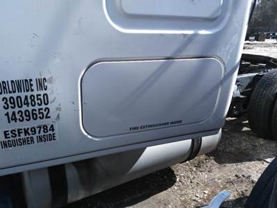 Freightliner Cascadia 125 Sleeper Door