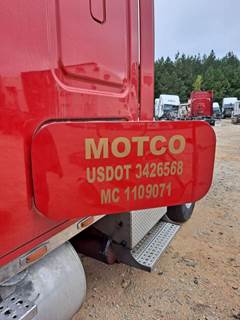 Freightliner Cascadia 125 Left Sleeper Door