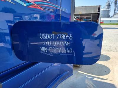 Freightliner Cascadia 125 Sleeper Door