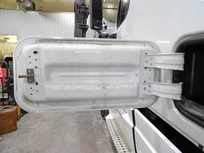 Freightliner Cascadia 125 Left Sleeper Door