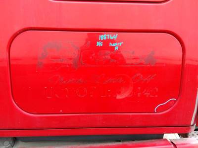 Freightliner Cascadia 125 Left Sleeper Door