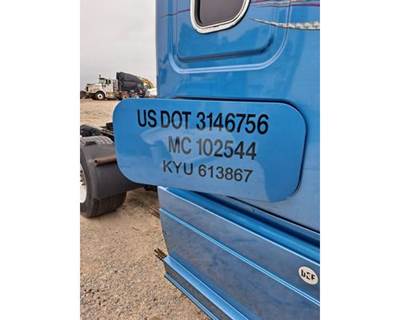 Freightliner Cascadia 125 Left Sleeper Door