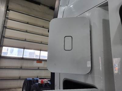 Freightliner Cascadia 125 Evolution Right Sleeper Door