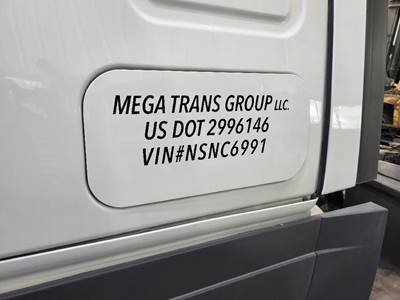 Freightliner Cascadia 126 Left Sleeper Door