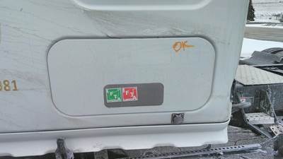 Freightliner Cascadia 126 Left Sleeper Door