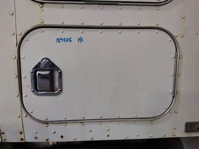 Kenworth T600B Right Sleeper Door