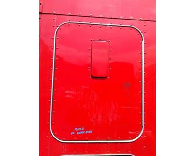 Kenworth T600B Right Sleeper Door