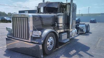 Peterbilt 379 Sleeper Semi Truck