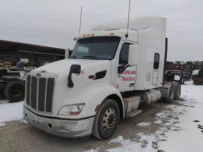 Peterbilt 579 Sleeper Semi Truck