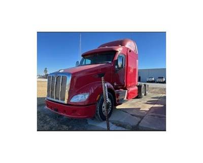 Peterbilt 587 Sleeper Semi Truck