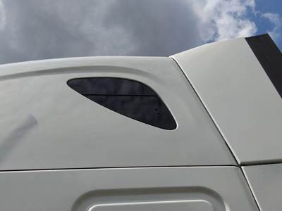 Freightliner Cascadia 113 Left Sleeper Window