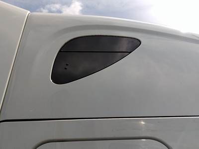 Freightliner Cascadia 113 Right Sleeper Window