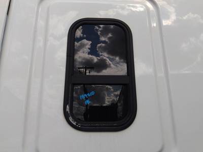 Freightliner Cascadia 125 Right Sleeper Window
