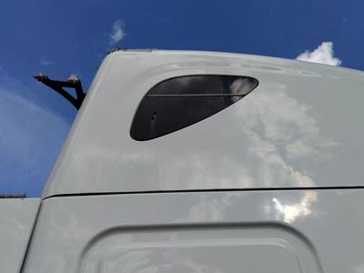 Freightliner Cascadia 125 Right Sleeper Window
